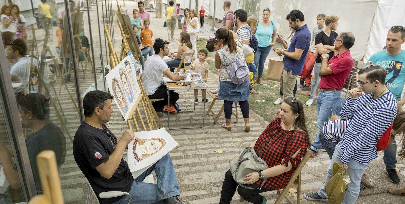 Fotos: Caricaturistas en la Acera de Recoletos