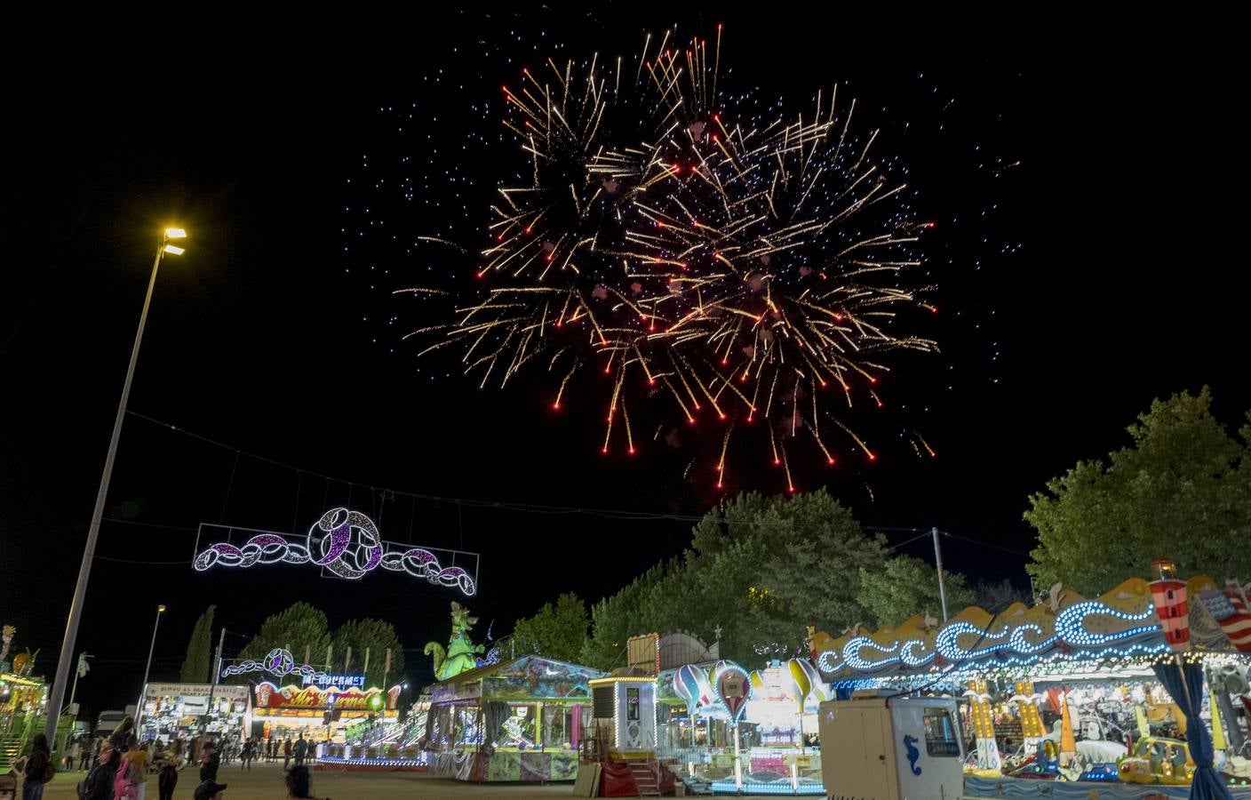 Fotos: Primera sesión de fuegos artificiales de las fiestas de Valladolid