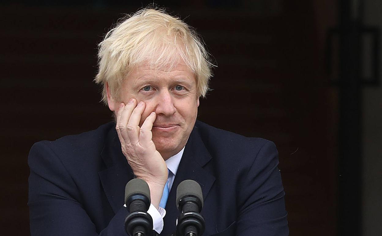 Boris Johnson, durante una comparecencia ante la prensa este lunes, en Dublín.