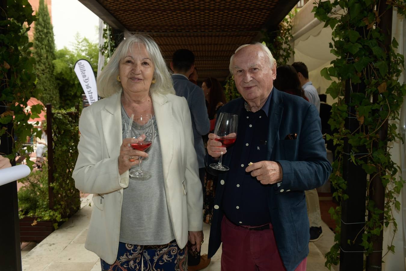 Aurelio Ruiz, excapitán de marina mercante, y su esposa, Consuelo Patino.