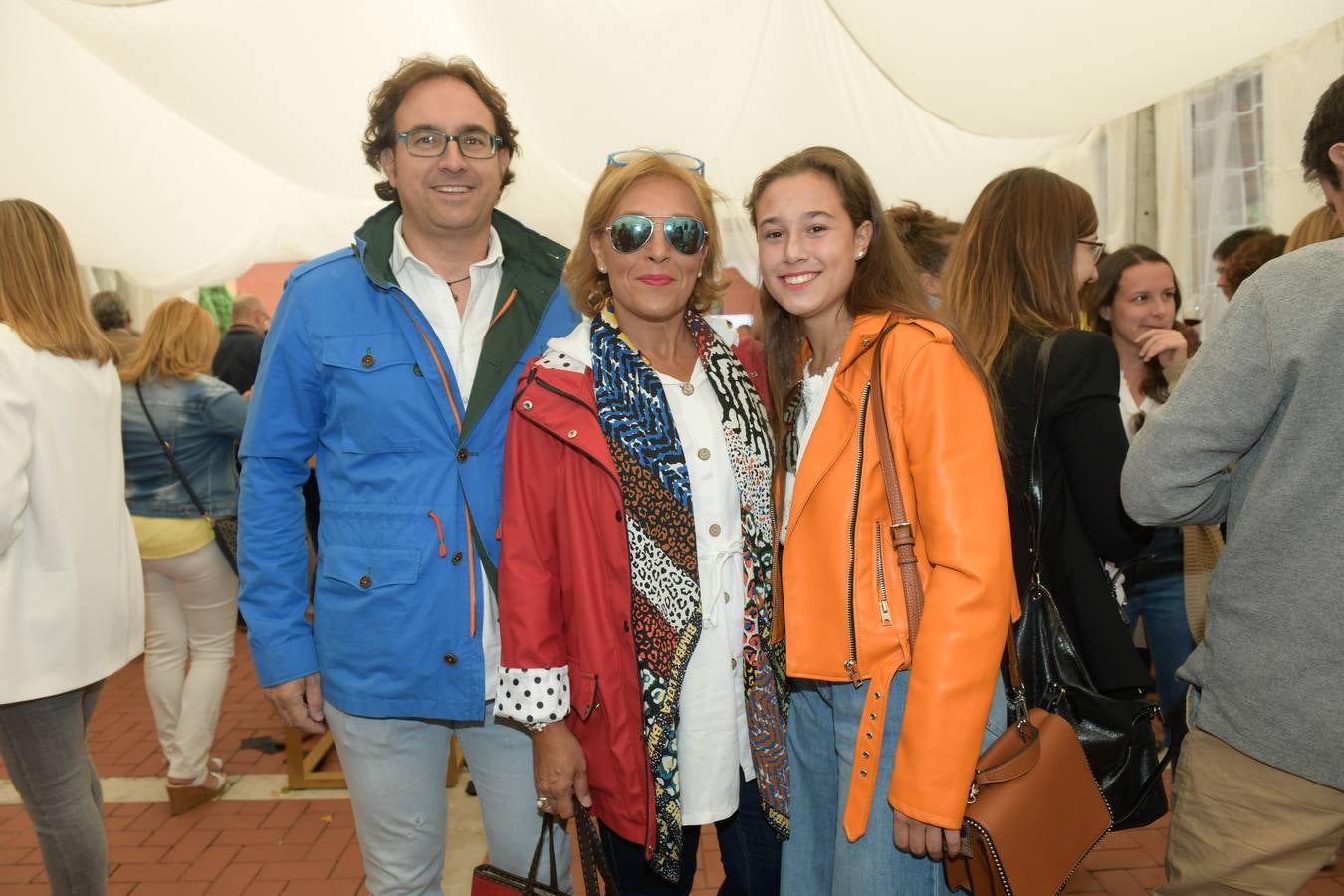 Miguel Martínez, de Certis Spain, junto a Yolanda Román, de Carrisdeferro S.L., y Mencía, la hija de ambos.