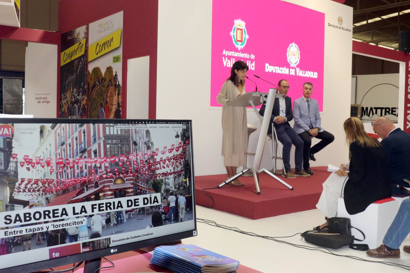 Ayuntamiento y Diputación de Valladolid han presentado hoy su expositor en la Feria de Muestras mientras el personal técnico ultimaba los detalles en las instalaciones.