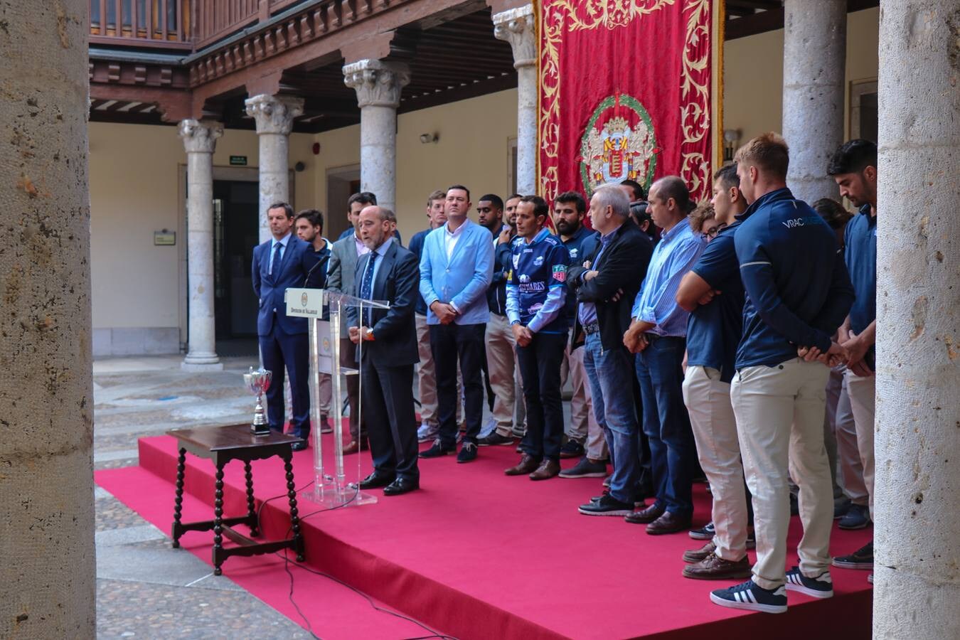 El Quesos Entrepinares visita el Ayuntamiento y la Diputación con el trofeo logrado el pasado domingo