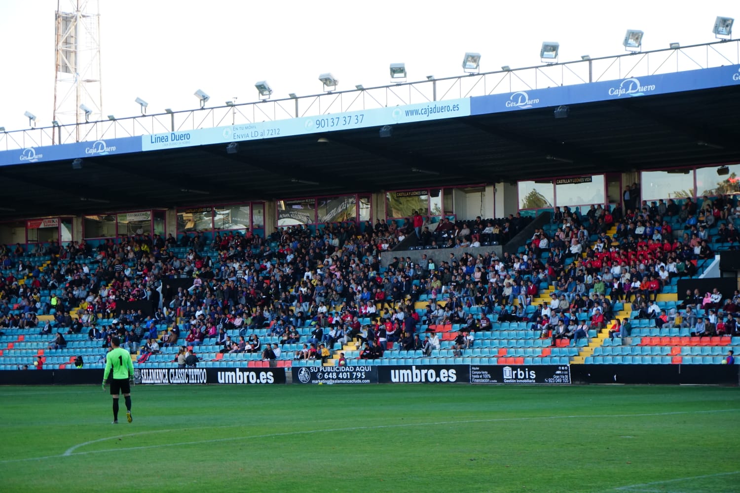 Fotos: Derbi entre el Salamanca CF UDS B y la UD Santa Marta