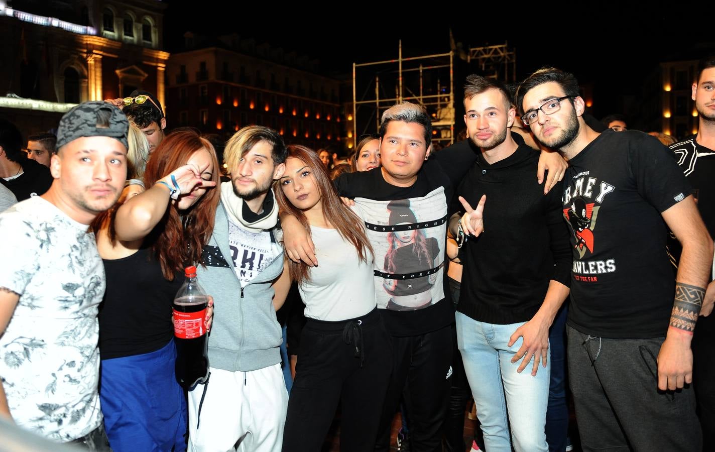 Fotos: Miles de jóvenes celebran los 40 Puceladance en la Plaza Mayor de Valladolid