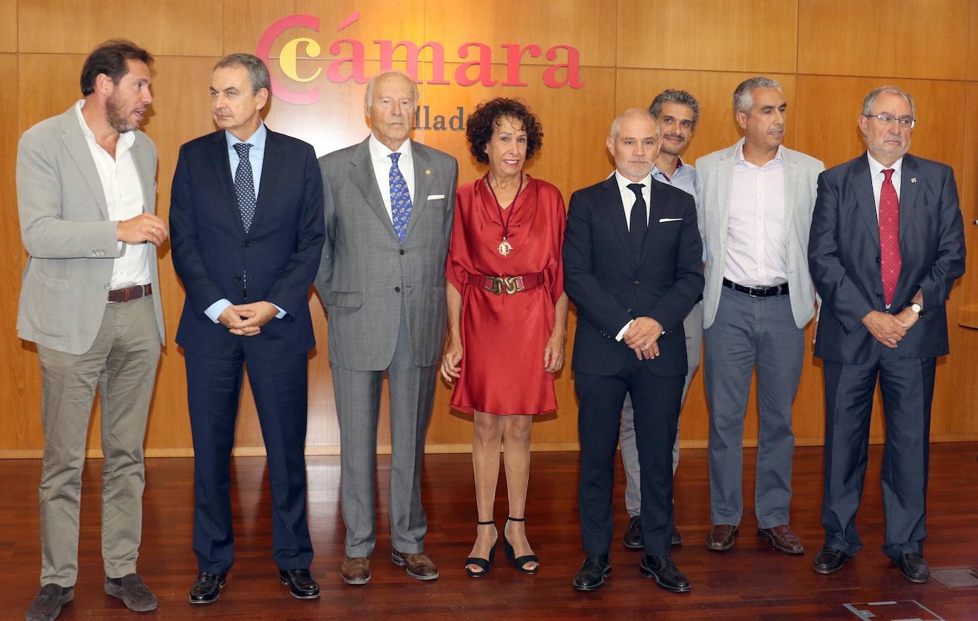 Medalla de Oro de la Cámara de Comercio a Tomás Rodríguez Bolaños. 