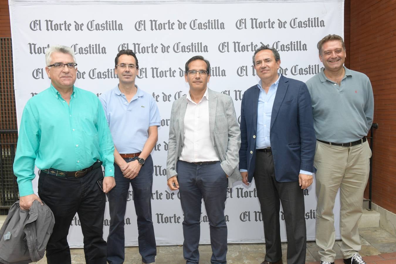 Delegación Territorial de la Junta. Juan Santamaría (jefe de prensa), Luis Ángel González (secretario territorial), Augusto Cobos (delegado territorial), Fernando Larios (letrado jefe) y Jesús Jiménez (director territorial del ICE).
