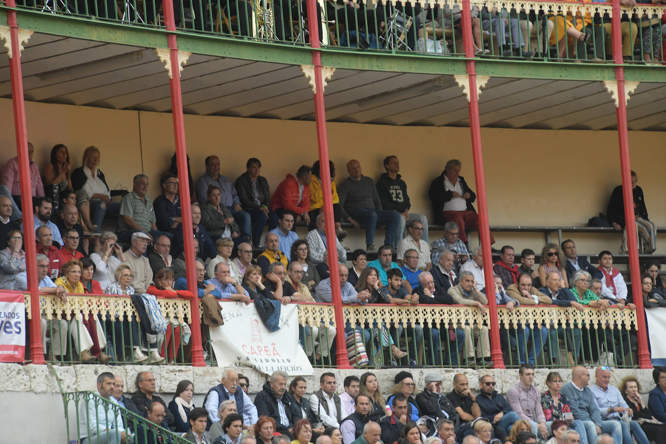 Con toros de la ganadería Juan Pedro Domecq para El Fandi, Perera y Emilio de Justo.