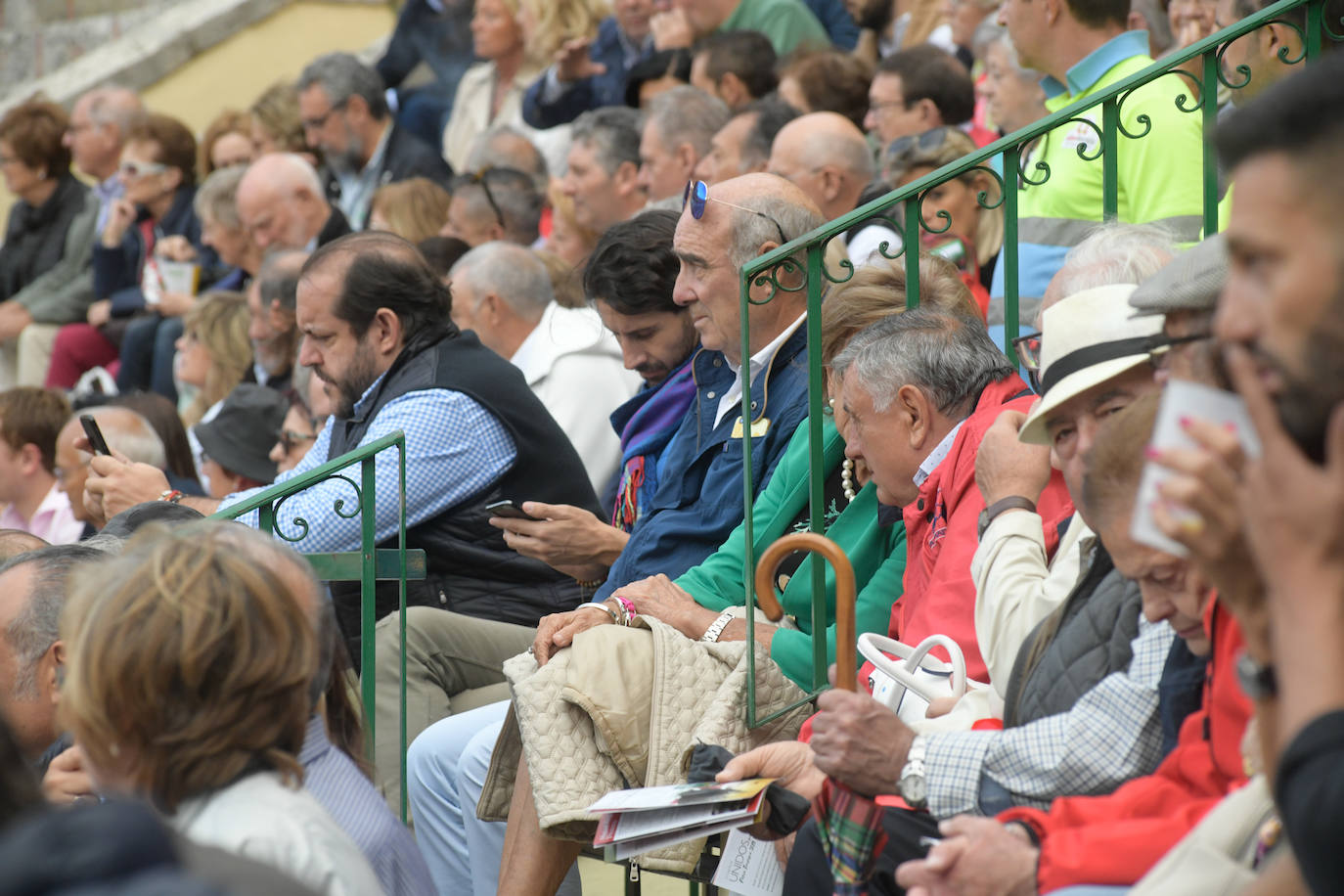 Con toros de la ganadería Juan Pedro Domecq para El Fandi, Perera y Emilio de Justo.