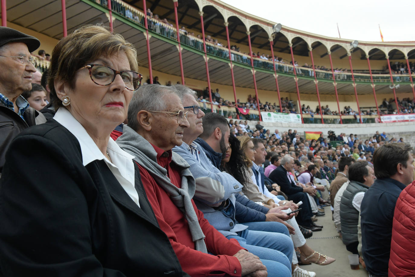 Con toros de la ganadería Juan Pedro Domecq para El Fandi, Perera y Emilio de Justo.