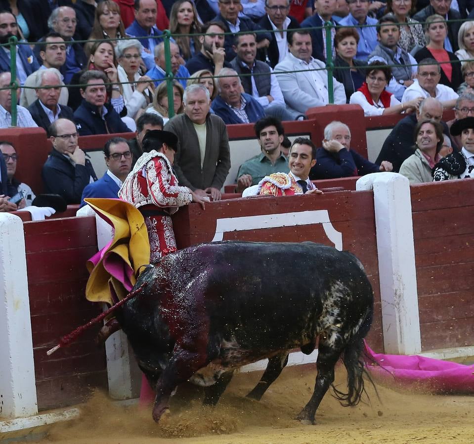 Fotos: El Fandi, Perera y De Justo en la cuarta corrida de la Feria de la Virgen de San Lorenzo de Valladolid