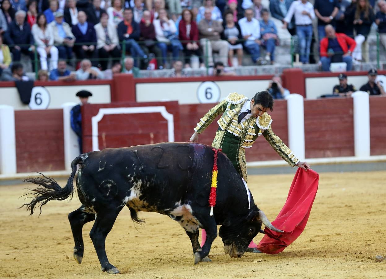 Fotos: El Fandi, Perera y De Justo en la cuarta corrida de la Feria de la Virgen de San Lorenzo de Valladolid