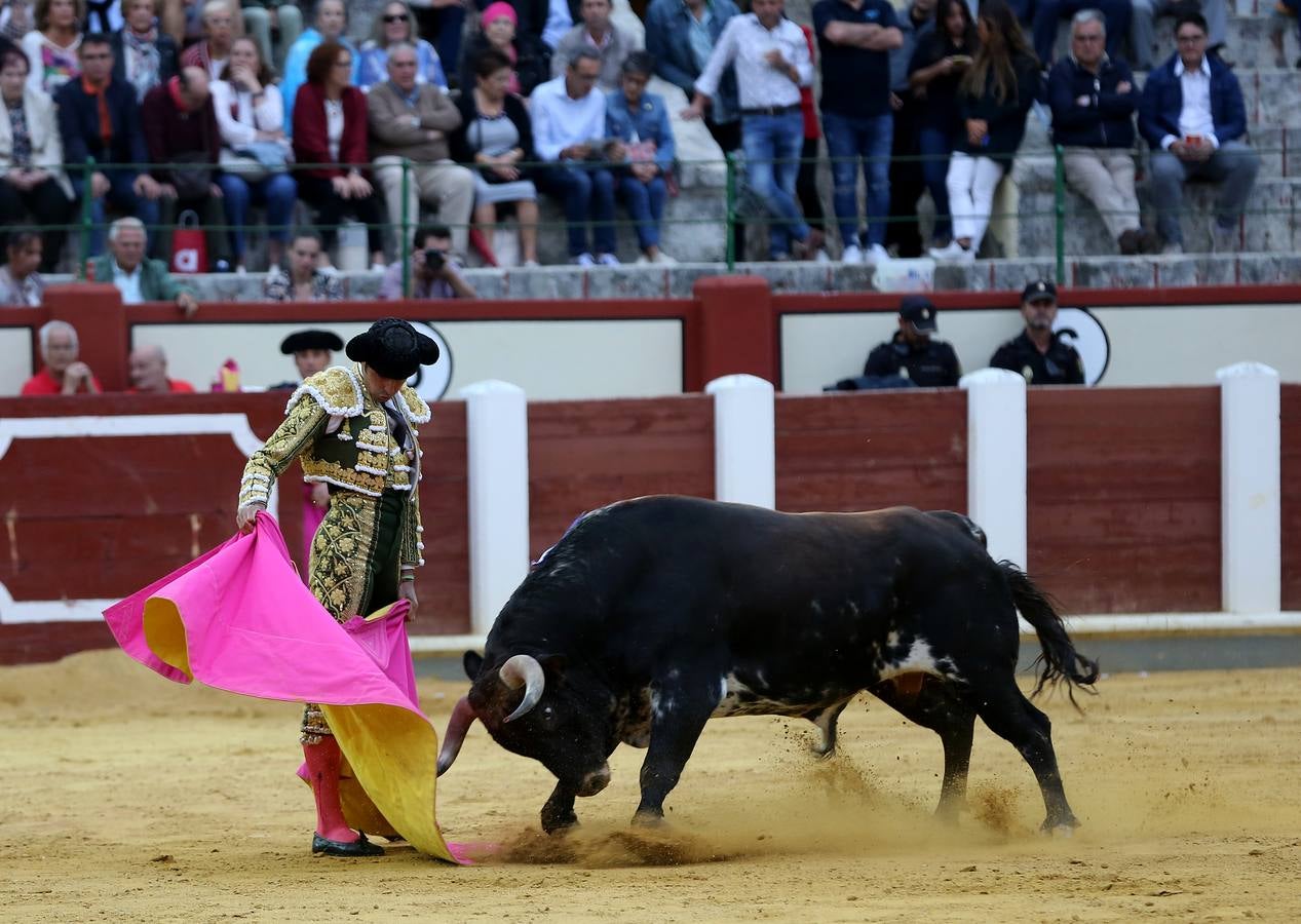 Fotos: El Fandi, Perera y De Justo en la cuarta corrida de la Feria de la Virgen de San Lorenzo de Valladolid