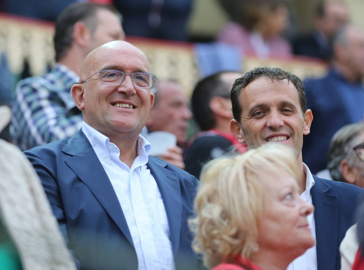Fotos: El Fandi, Perera y De Justo en la cuarta corrida de la Feria de la Virgen de San Lorenzo de Valladolid