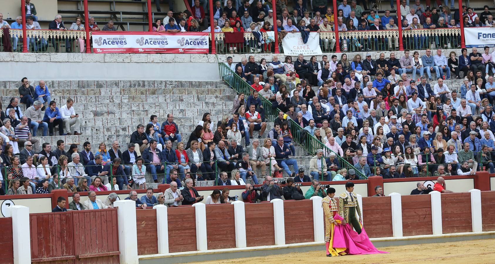 Fotos: El Fandi, Perera y De Justo en la cuarta corrida de la Feria de la Virgen de San Lorenzo de Valladolid