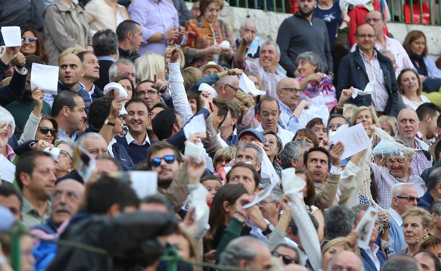 Fotos: El Fandi, Perera y De Justo en la cuarta corrida de la Feria de la Virgen de San Lorenzo de Valladolid