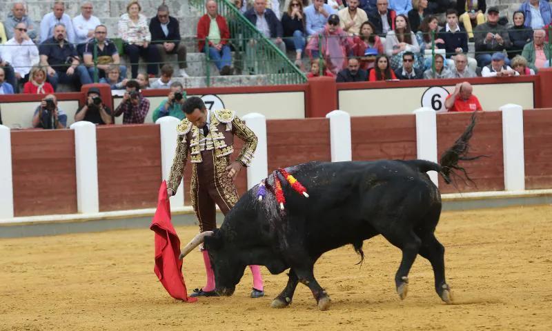 Fotos: El Cid, López Simón y Ginés Marín, en la quinta corrida de la Feria de la Virgen de San Lorenzo