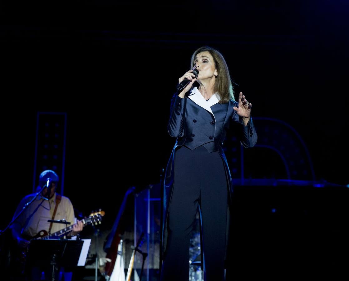 Fotos: Concierto de Ana Belén en la Plaza Mayor de Valladolid