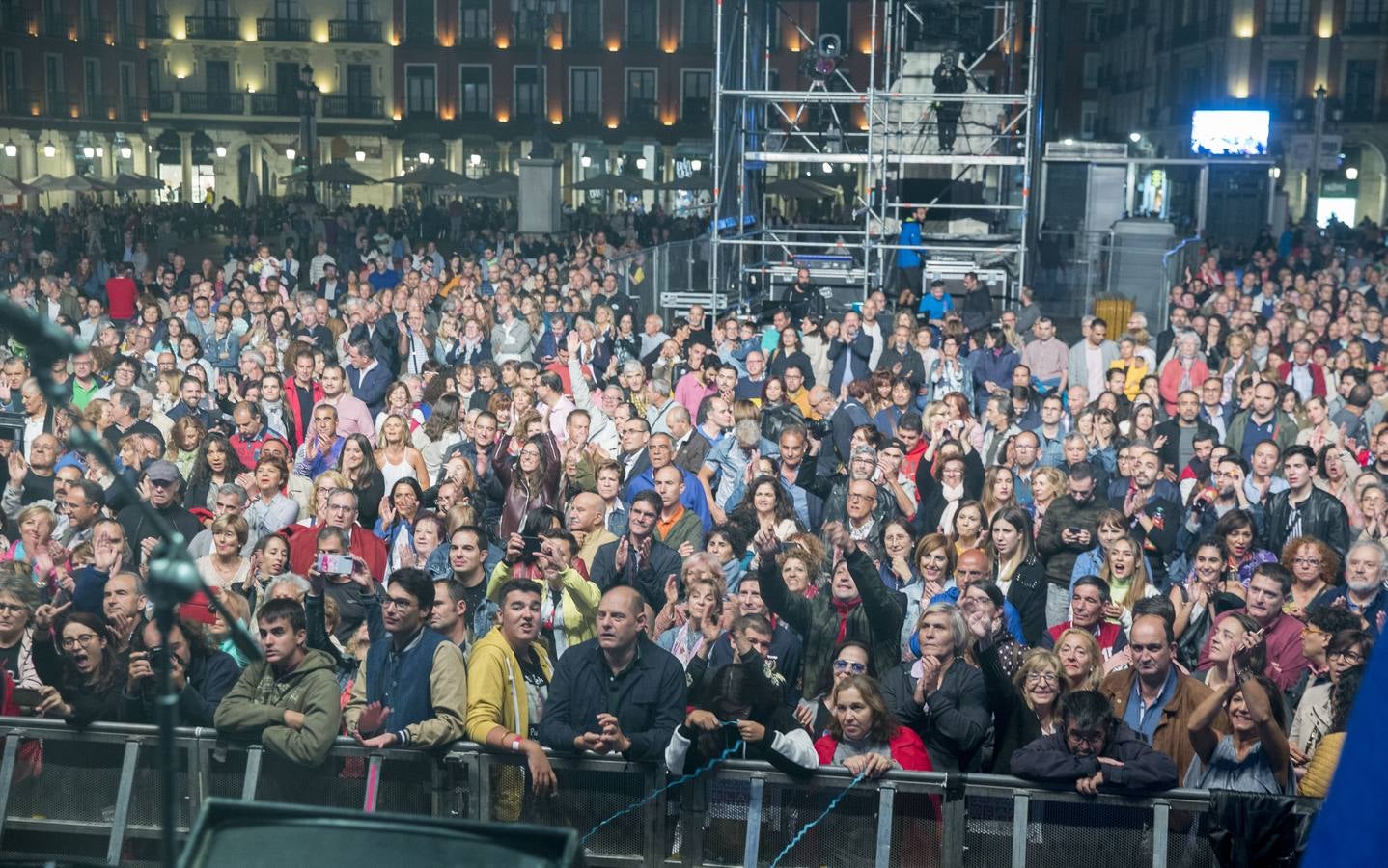 Fotos: Concierto de Ana Belén en la Plaza Mayor de Valladolid