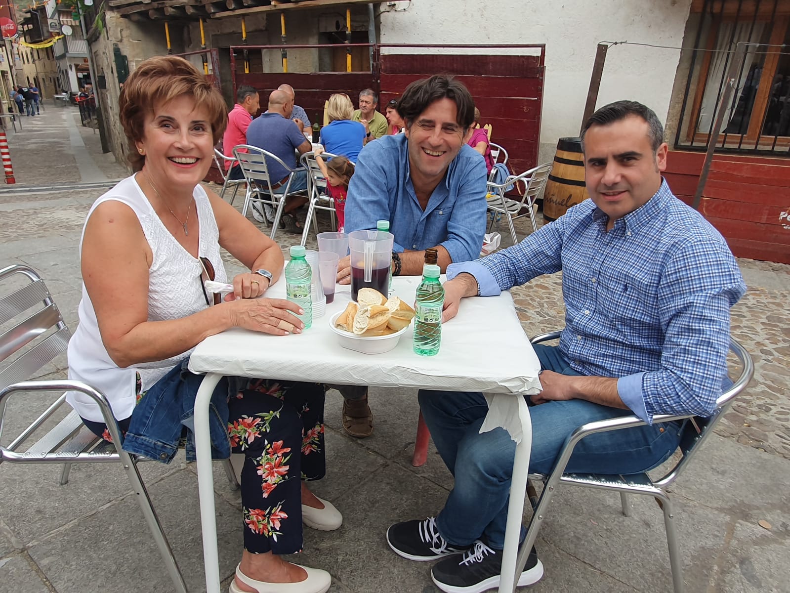 Fotos: Comida solidaria en San Esteban de la Sierra