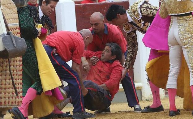 Galería. Secuencia de la cogida de este sábado en Valladolid.