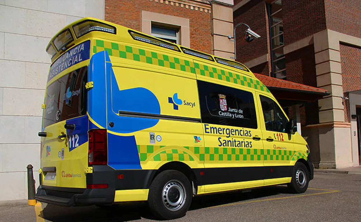 Ambulancia medicalizada del Sacyl como la desplazada al lugar del accidente.
