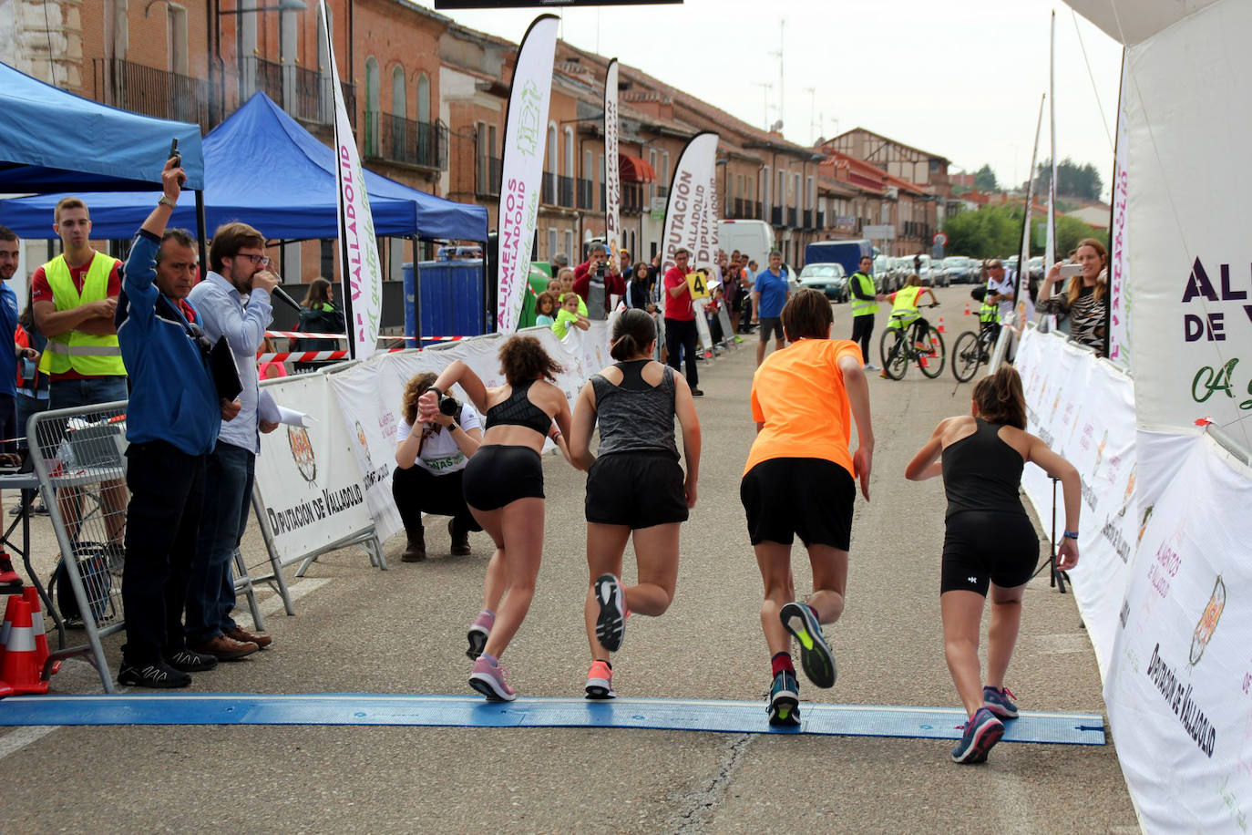 Fotos: Más de 300 atletas participan en la carrera &#039;Corriendo entre viña&#039; de Rueda