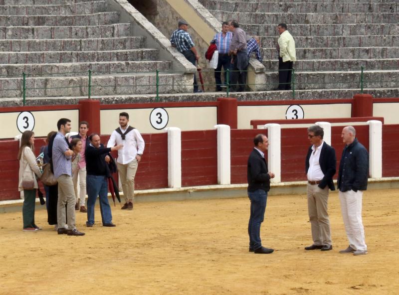 La corrida de rejones de este domingo en Valladolid no se va a aplazar, sino que queda cancelada de manera definitiva. Se podrá reclamar el dinero de la entrada hoy hasta las 21:00 horas, además de mañana lunes desde las 10:00 hasta las 14:00 horas y, por la tarde, de 18:00 a 21:00 horas.