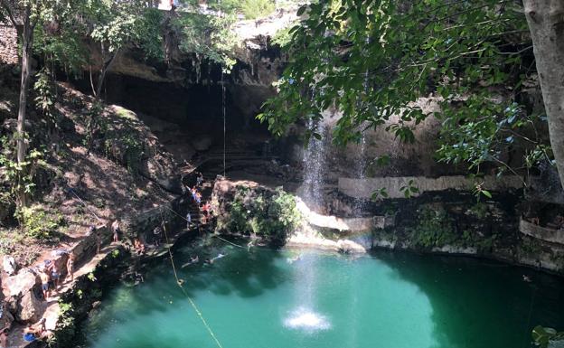 El majestuoso cenote Zací, ubicado en pleno centro de Valladolid.