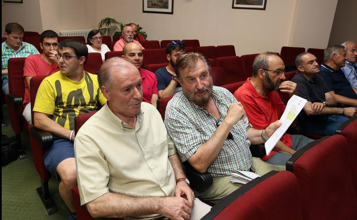 Socios de la Segoviana, en la última asamblea del club.
