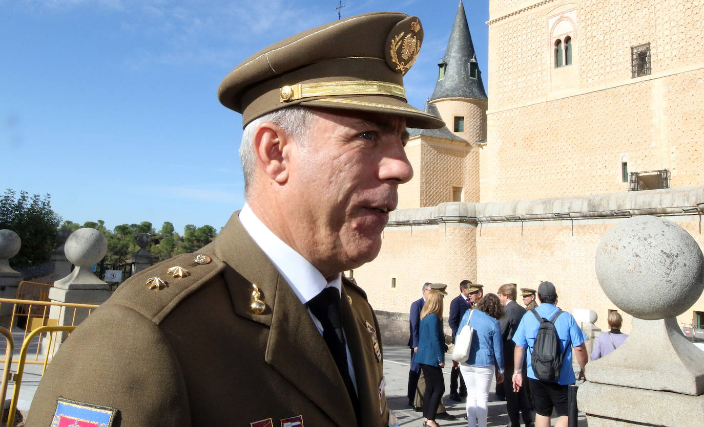 El nuevo director del archivo junto a su equipo. FOTO EL NORTE