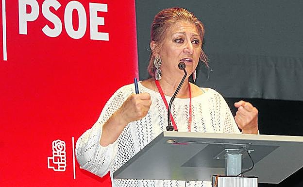 Teresa López, secretaria provincial del PSOE, interviene en un acto del partido. 