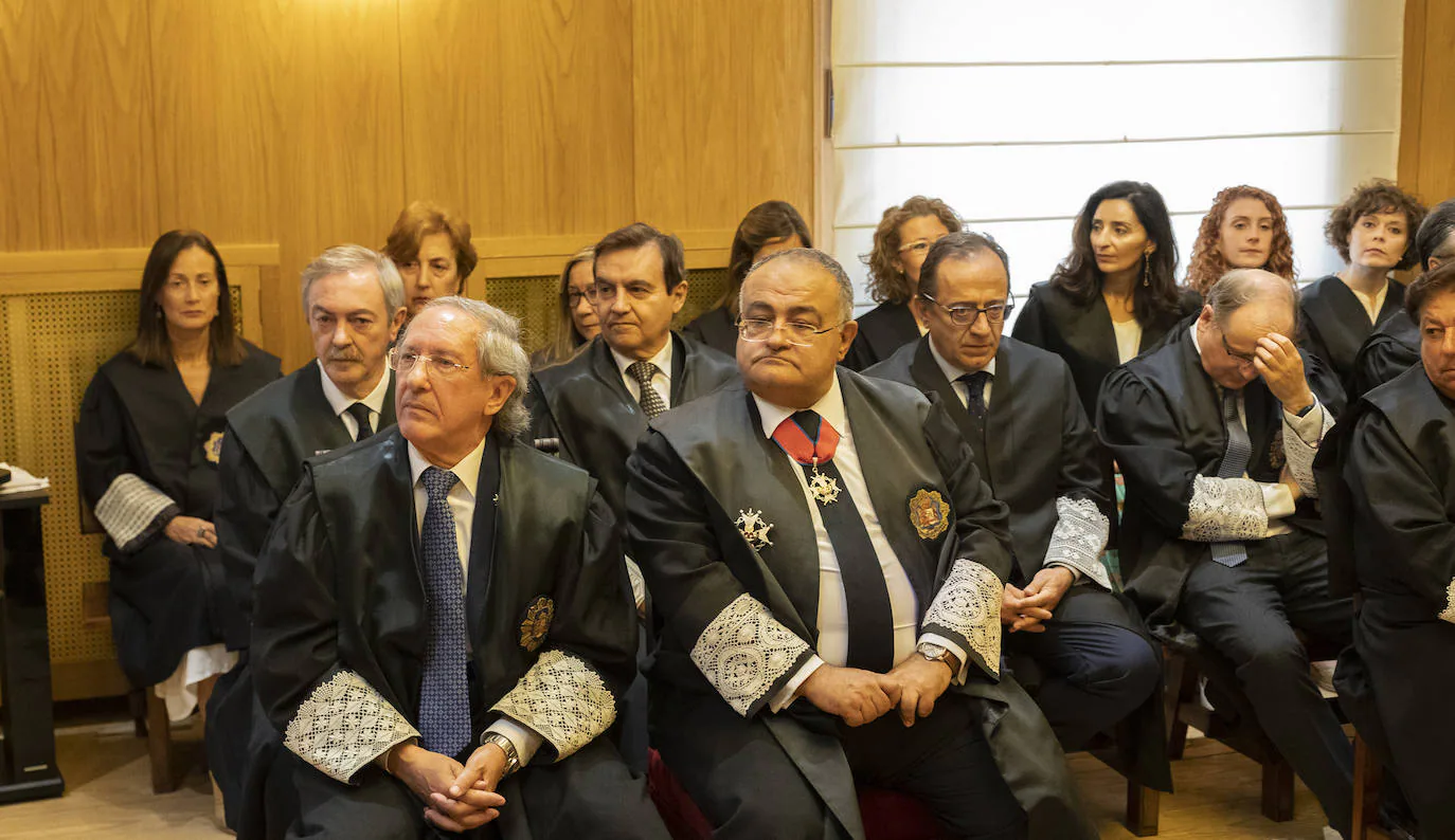 El nuevo presidente de la Audiencia Provincial de Valladolid, Javier Carranza, ha tomado posesión de su cargo este viernes mediante el juramento ante la Sala de Gobierno del Tribunal Superior de Justicia de Castilla y León