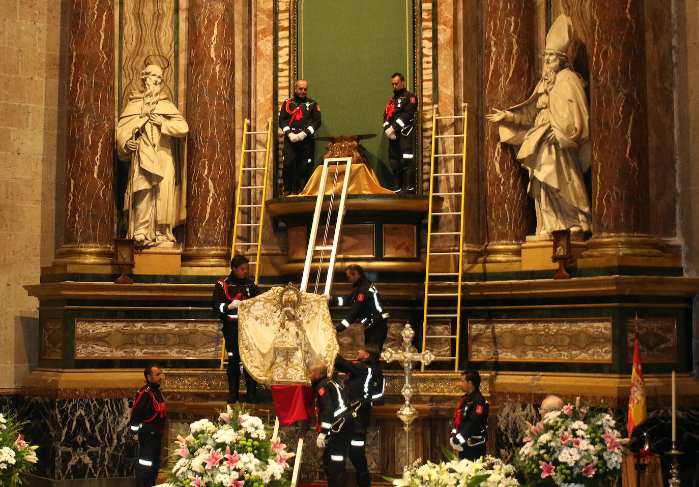 Fotos: La Virgen de la Fuencisla ya está en la Catedral