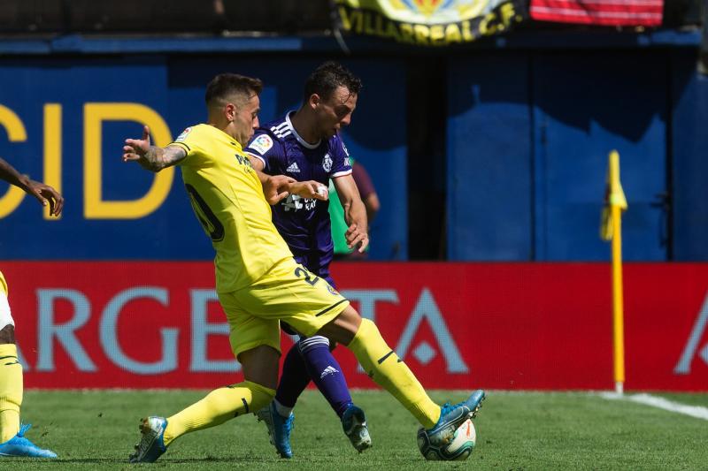 El Villarreal se llevó los tres puntos en juego (2-0) ante el Real Valladolid en La Cerámica en un duelo en el que la mayor ambición local, especialmente en la segunda parte, le dio sus frutos ante un rival que estuvo bien en defensa pero al que le faltó algo más en ataque.