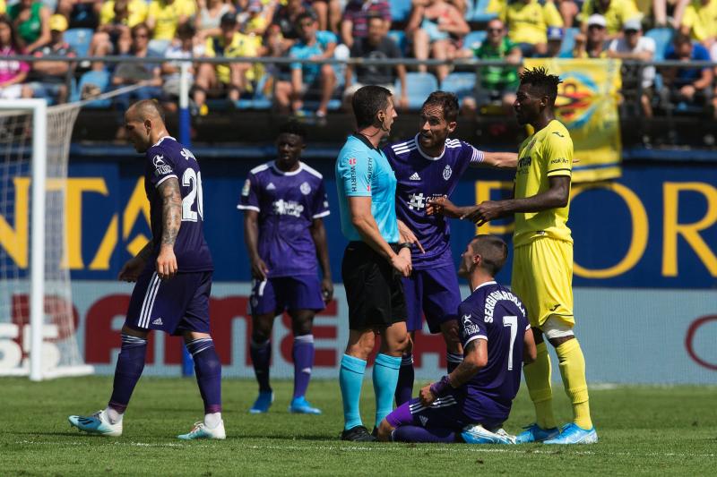 El Villarreal se llevó los tres puntos en juego (2-0) ante el Real Valladolid en La Cerámica en un duelo en el que la mayor ambición local, especialmente en la segunda parte, le dio sus frutos ante un rival que estuvo bien en defensa pero al que le faltó algo más en ataque.