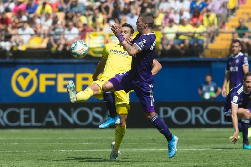 El Villarreal se llevó los tres puntos en juego (2-0) ante el Real Valladolid en La Cerámica en un duelo en el que la mayor ambición local, especialmente en la segunda parte, le dio sus frutos ante un rival que estuvo bien en defensa pero al que le faltó algo más en ataque.