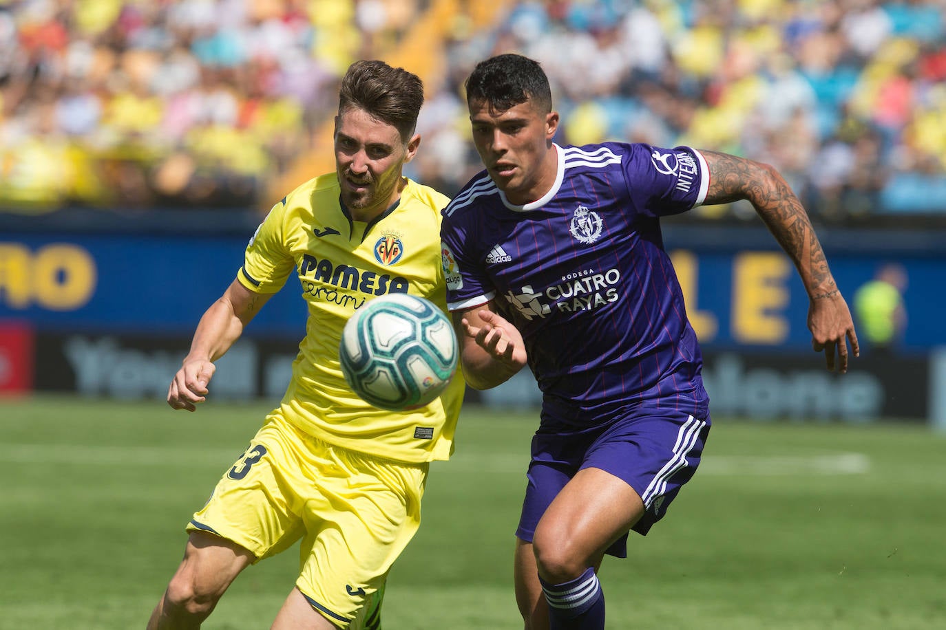 El Villarreal se llevó los tres puntos en juego (2-0) ante el Real Valladolid en La Cerámica en un duelo en el que la mayor ambición local, especialmente en la segunda parte, le dio sus frutos ante un rival que estuvo bien en defensa pero al que le faltó algo más en ataque.