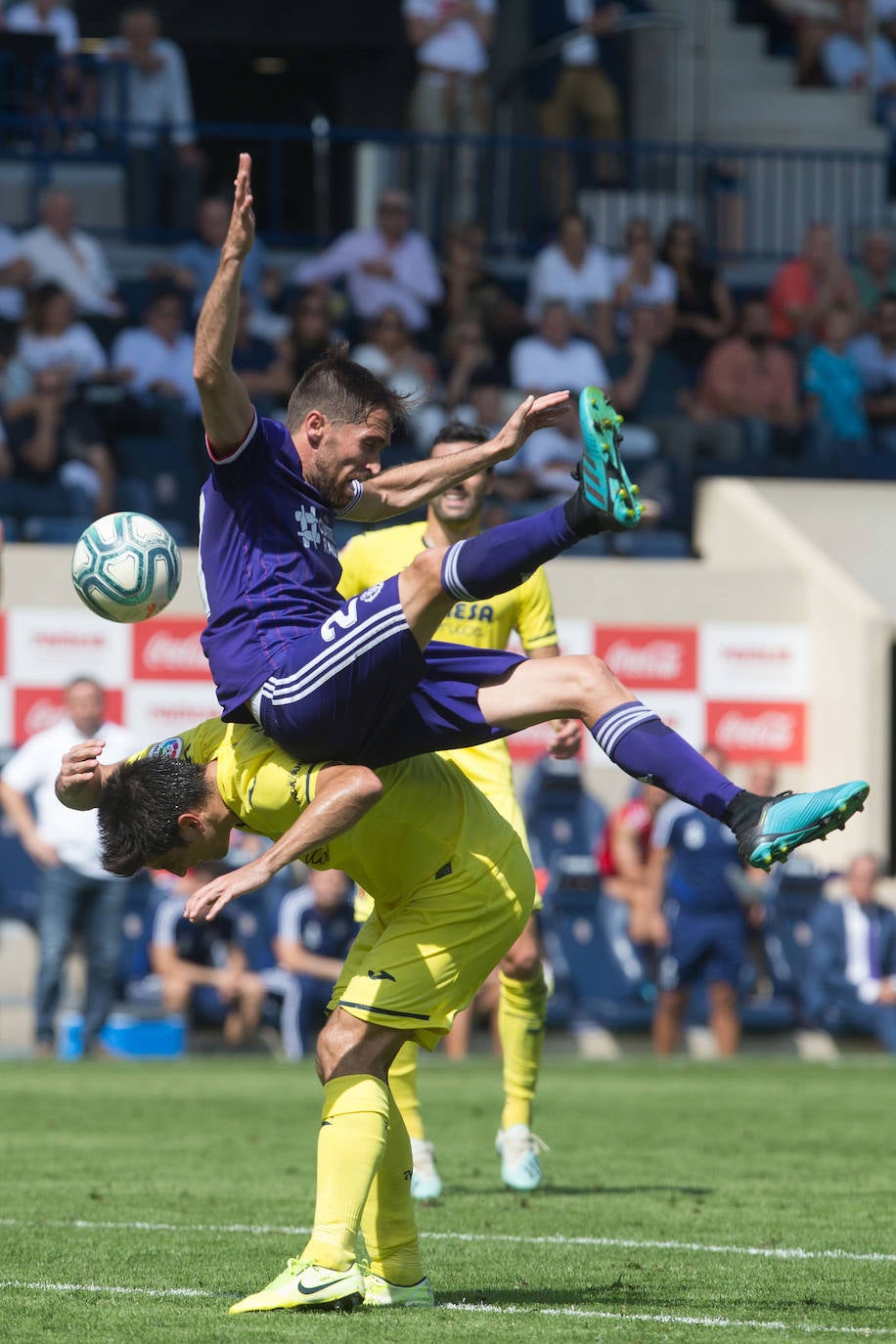 El Villarreal se llevó los tres puntos en juego (2-0) ante el Real Valladolid en La Cerámica en un duelo en el que la mayor ambición local, especialmente en la segunda parte, le dio sus frutos ante un rival que estuvo bien en defensa pero al que le faltó algo más en ataque.