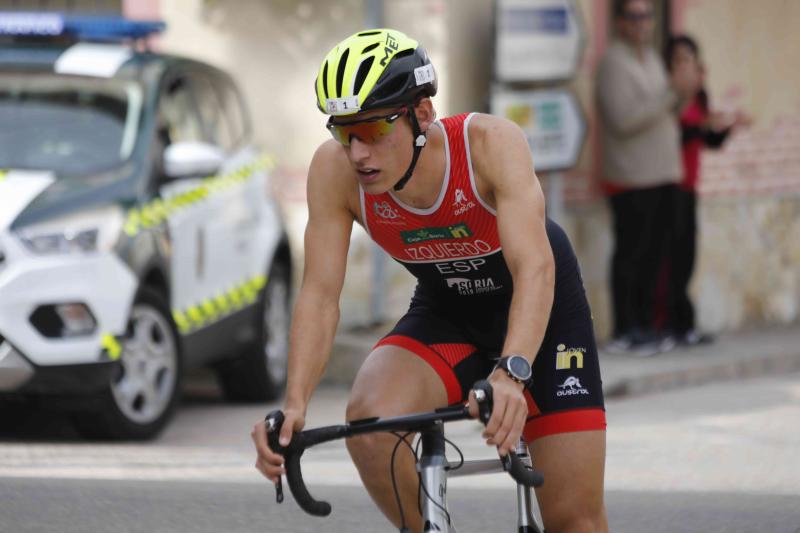 Fotos: Un centenar de atletas desafían a la lluvia en Valbuena (1/2)