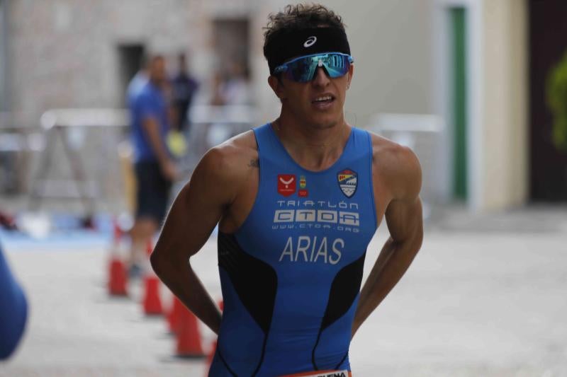 Fotos: Un centenar de atletas desafían a la lluvia en Valbuena (1/2)