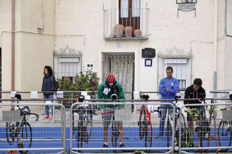 Fotos: Un centenar de atletas desafían a la lluvia en Valbuena de Duero (1/2)