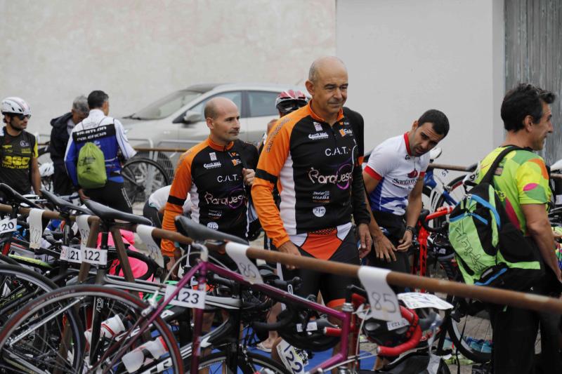 Fotos: Un centenar de atletas desafían a la lluvia en Valbuena de Duero (1/2)