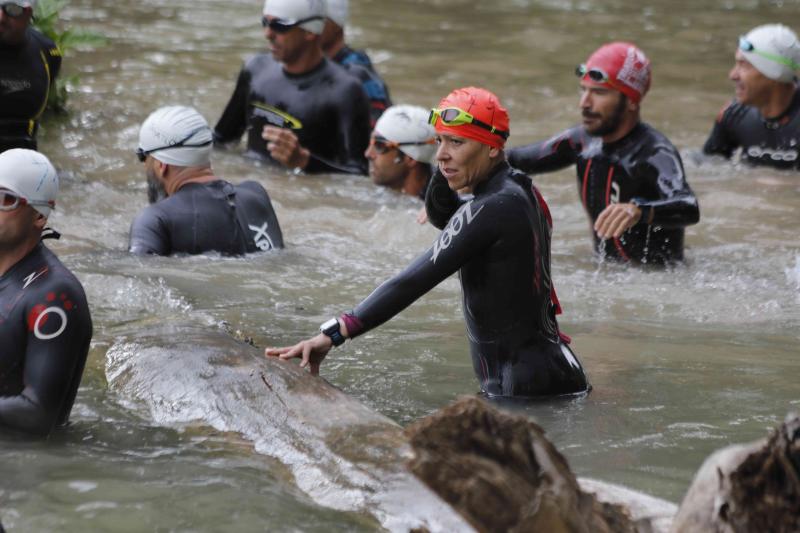Fotos: Un centenar de atletas desafían a la lluvia en Valbuena de Duero (1/2)