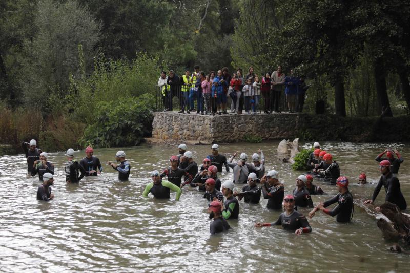 Fotos: Un centenar de atletas desafían a la lluvia en Valbuena de Duero (1/2)