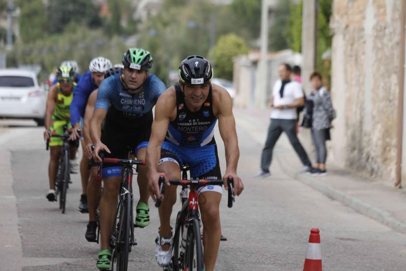 Fotos: Un centenar de atletas desafían a la lluvia en Valbuena de Duero (1/2)