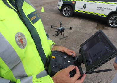 Imagen secundaria 1 - Así es el DJI Matrice 200, el dron de la DGT que multa desde el aire