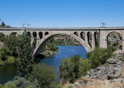 Imagen secundaria 1 - Fortaleza, puente y ermita del Carmen en Ledesma. 