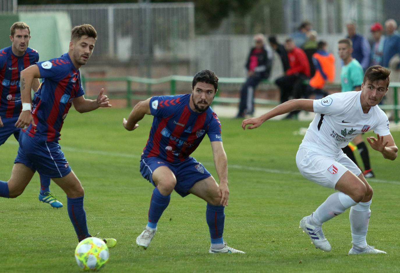 Encuentro entre la Gimnástica Segoviana y el Santa Marta.