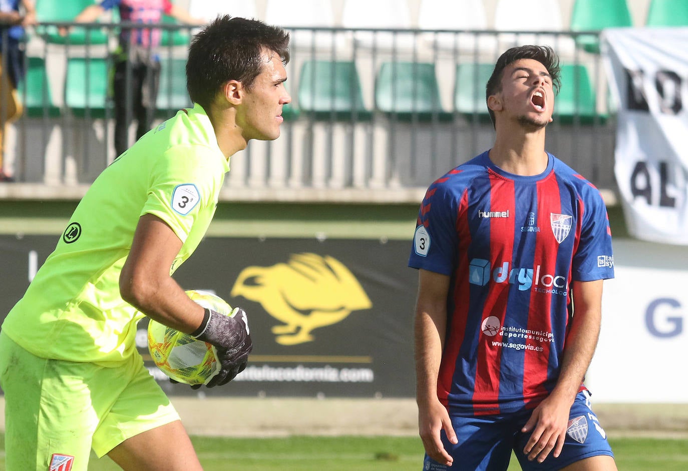 Encuentro entre la Gimnástica Segoviana y el Santa Marta.